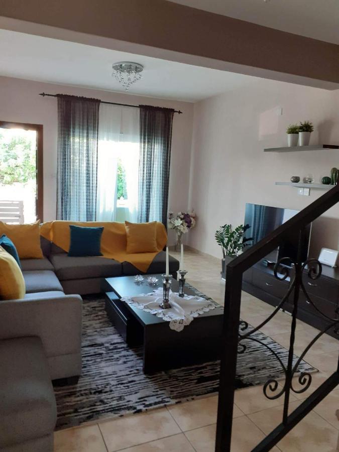 Nanas Vacation House Пафос Екстер'єр фото
